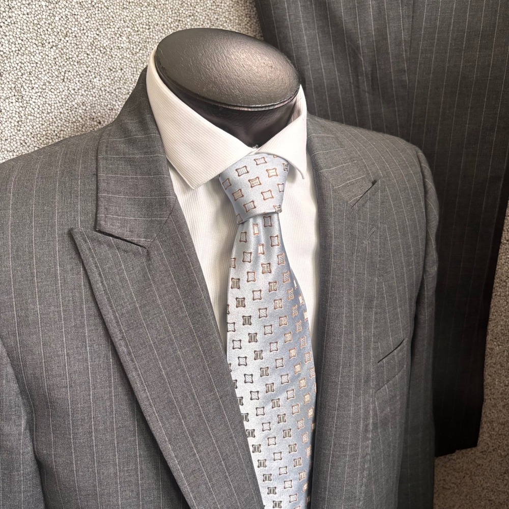 Dolce & Gabbana Suit + Tie 42R 36x30 Grey Pinstripe Peak Lapel Wool Italy Luxury